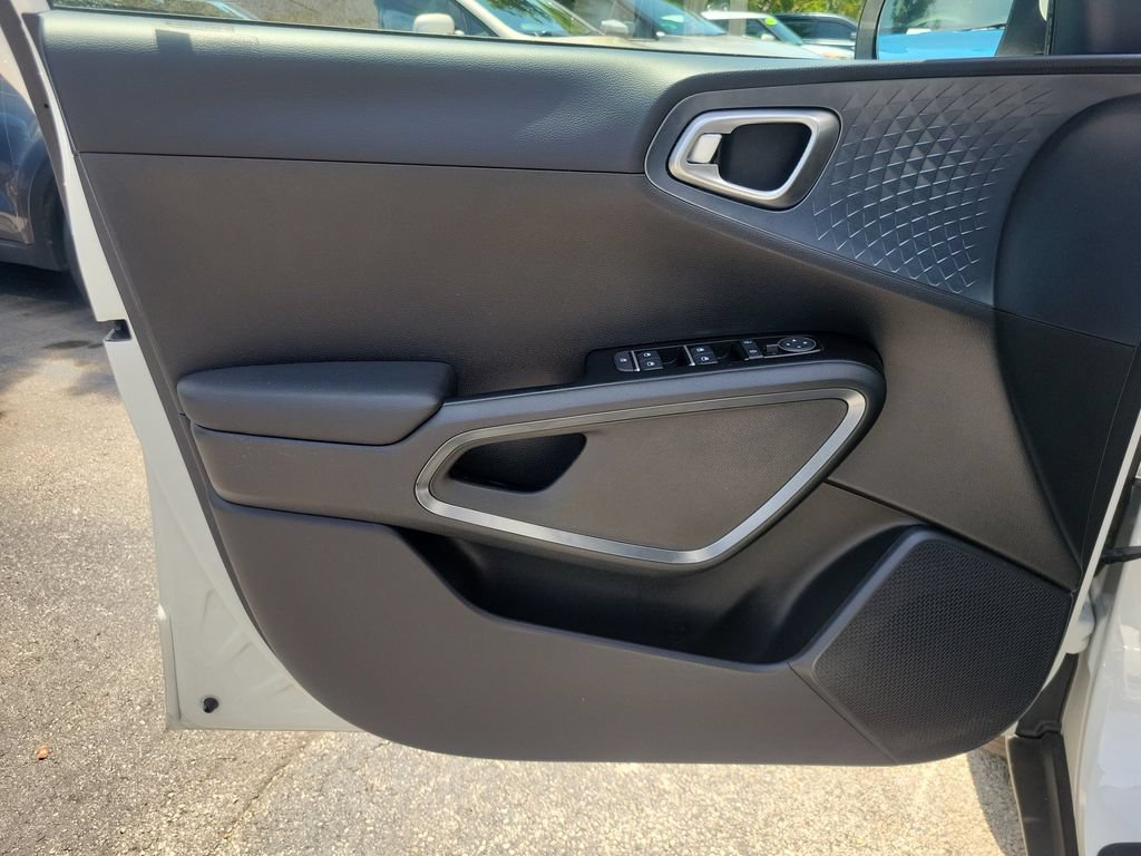 Certified 2025 Kia Soul EX FWD image 17