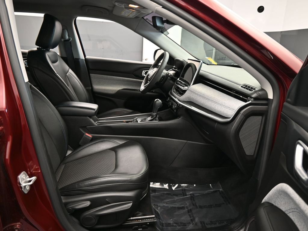 Used 2022 Jeep Compass Latitude image 39