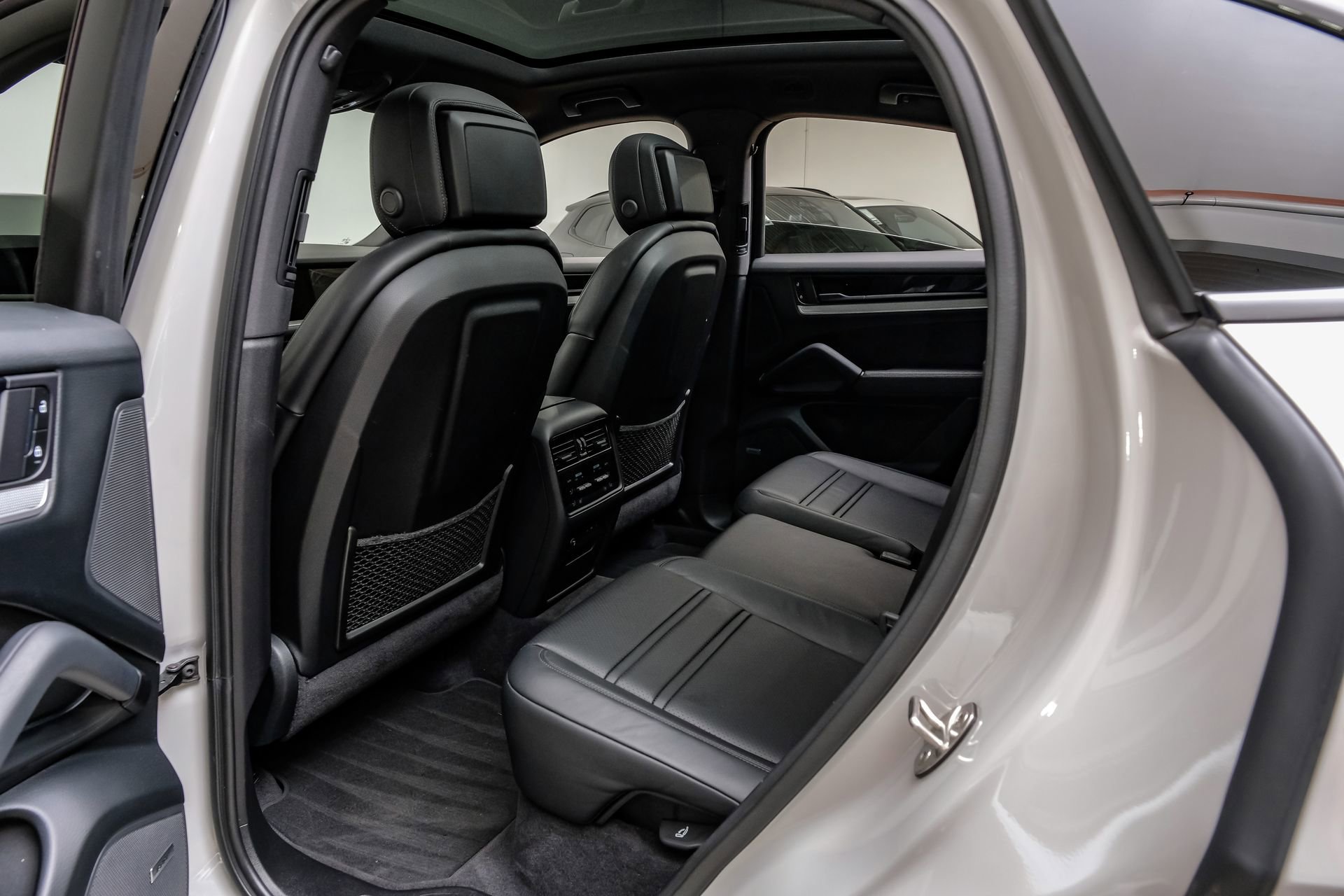 Used 2024 Porsche Cayenne Coupe image 41