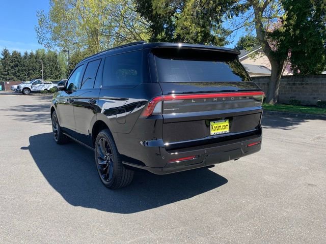 New 2026 Lincoln Navigator Reserve AWD/4WD image 3
