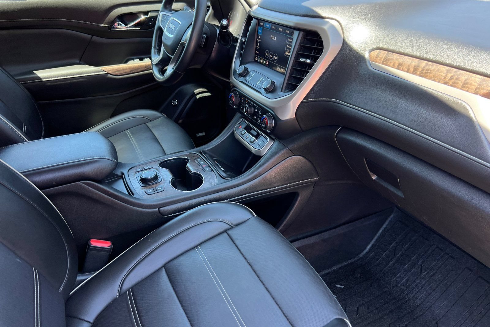 Used 2021 GMC Acadia Denali w/ Denali Ultimate Package AWD/4WD image 19