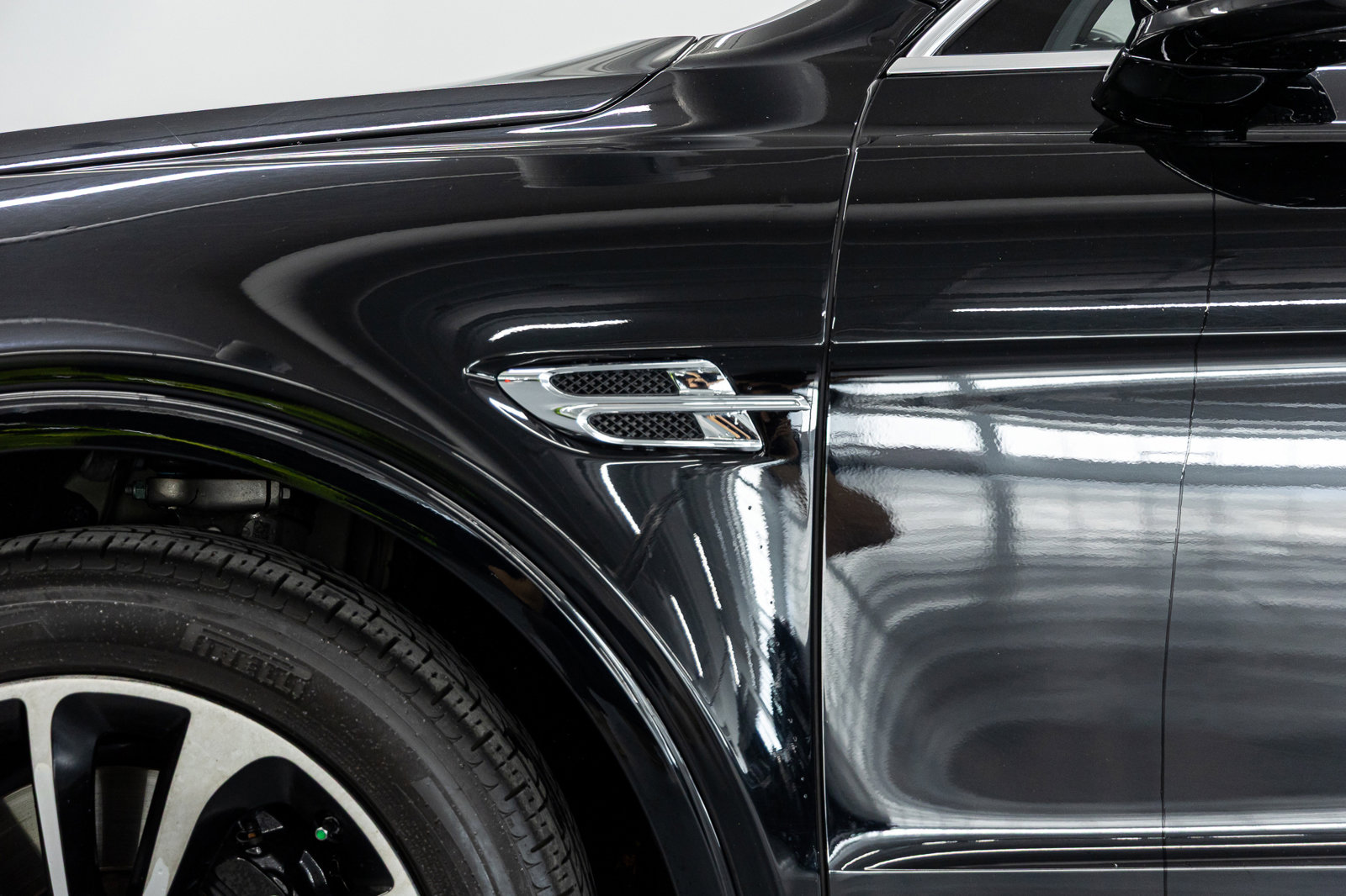 Used 2020 Bentley Bentayga image 18