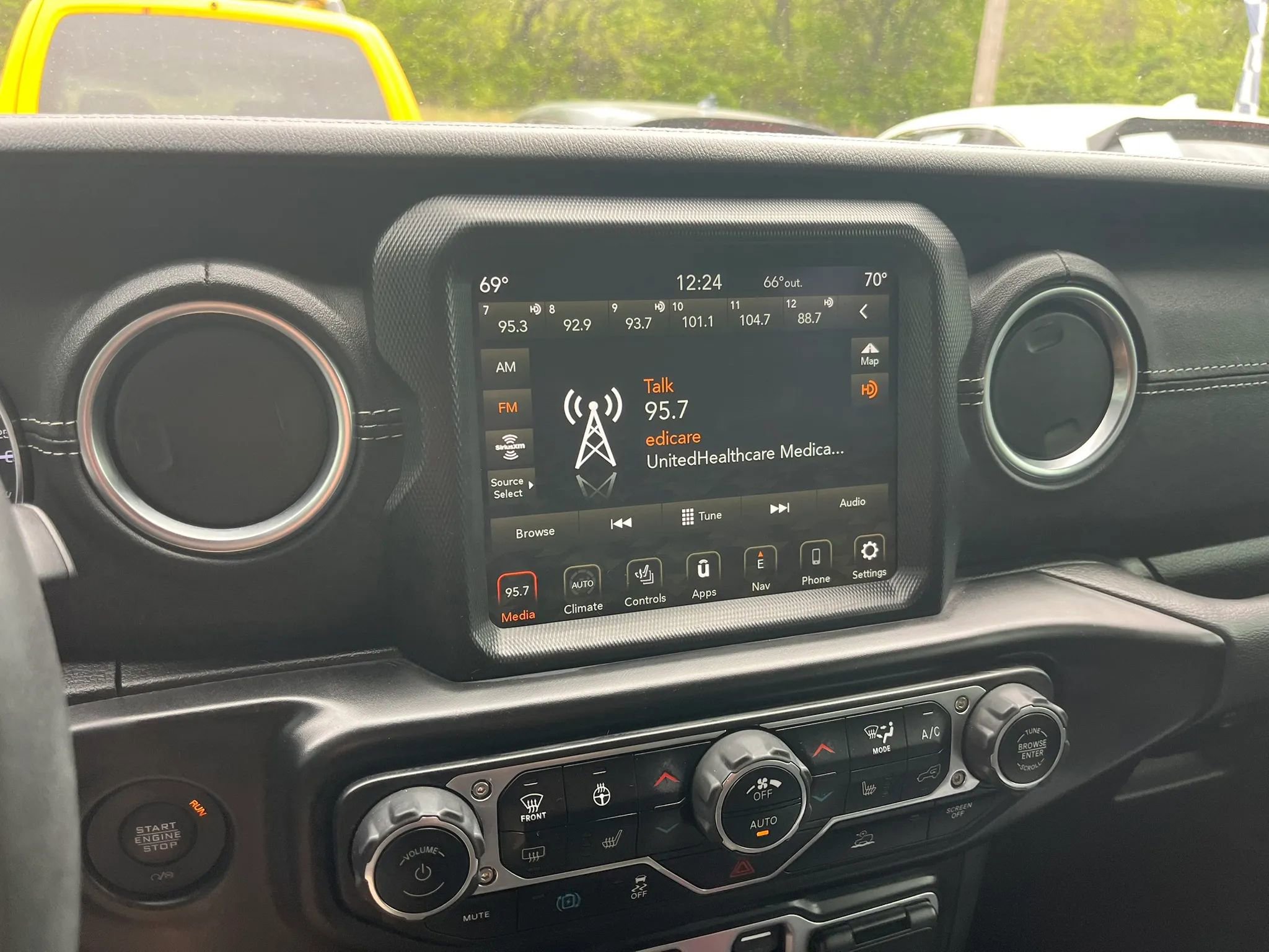 Used 2023 Jeep Wrangler Unlimited Sahara w/ Cold Weather Group AWD/4WD image 19