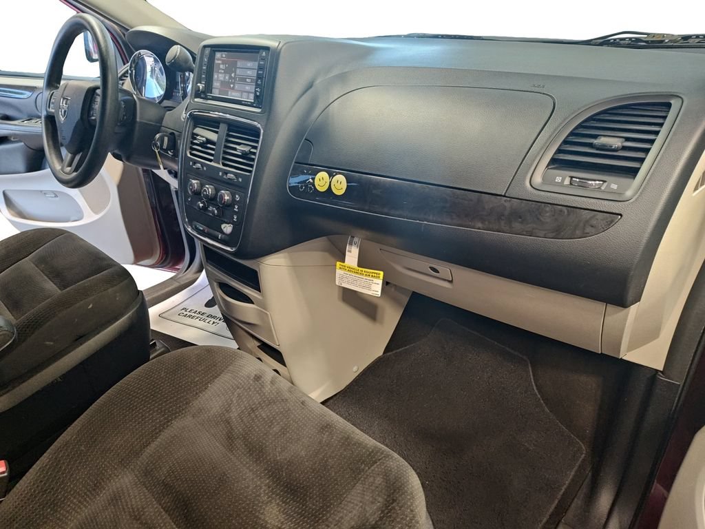 Used 2018 Dodge Grand Caravan SE FWD image 15