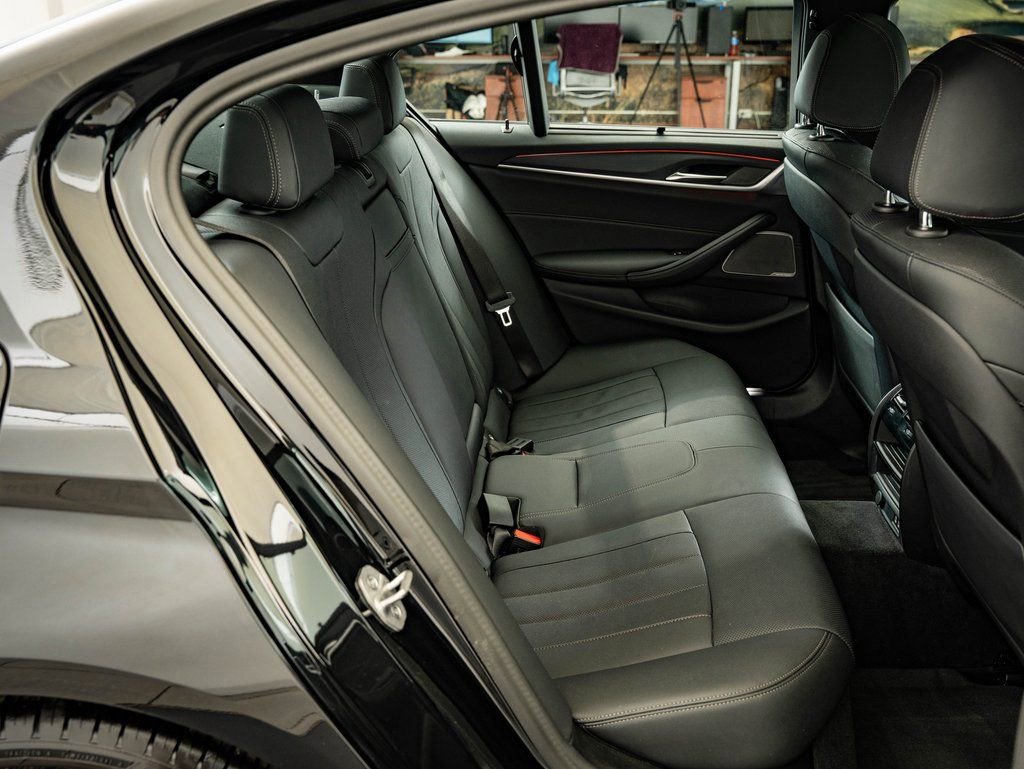 Used 2023 BMW 540i xDrive w/ Executive Package image 46