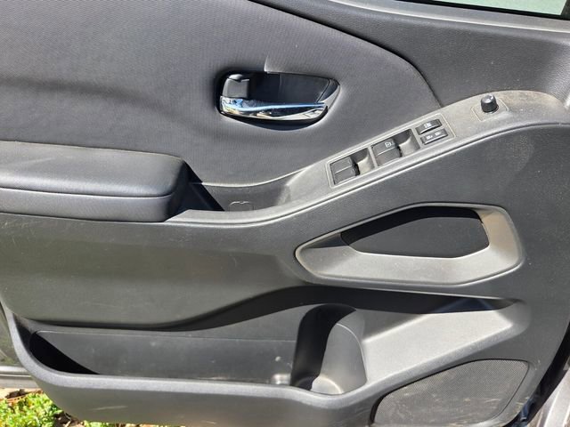 Used 2022 Nissan Frontier SV image 6