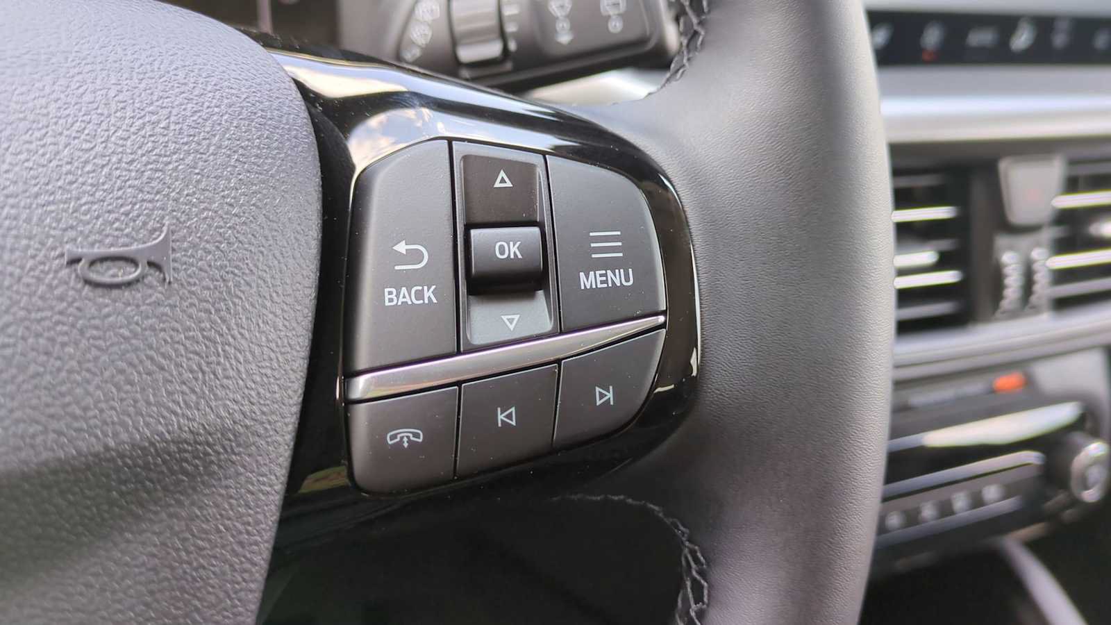 New 2025 Ford Escape SE FWD image 20