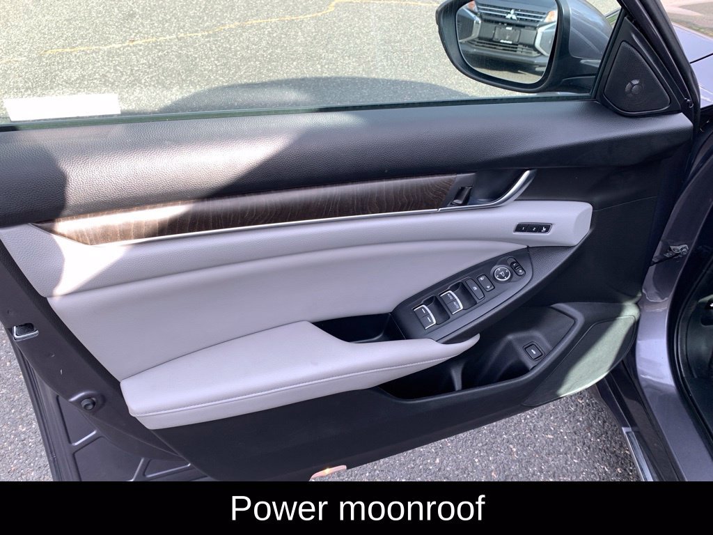 Used 2018 Honda Accord Touring image 11