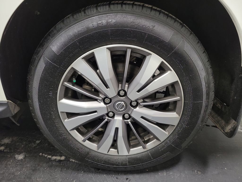 Used 2019 Nissan Pathfinder SV image 11