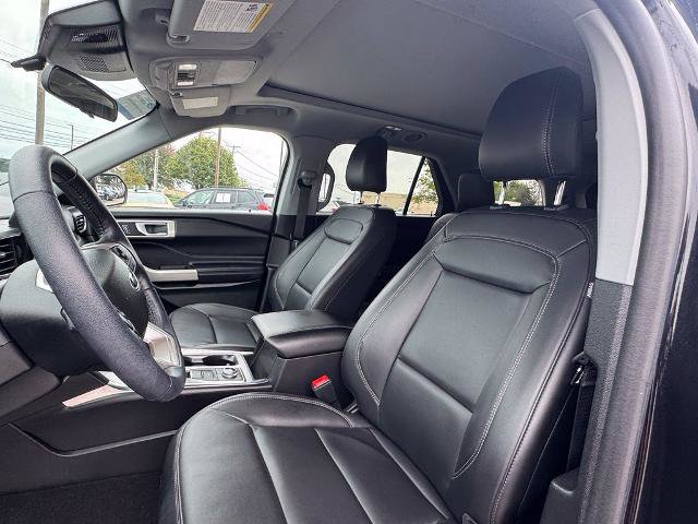 Certified 2023 Ford Explorer XLT w/ Equipment Group 202A AWD/4WD image 9
