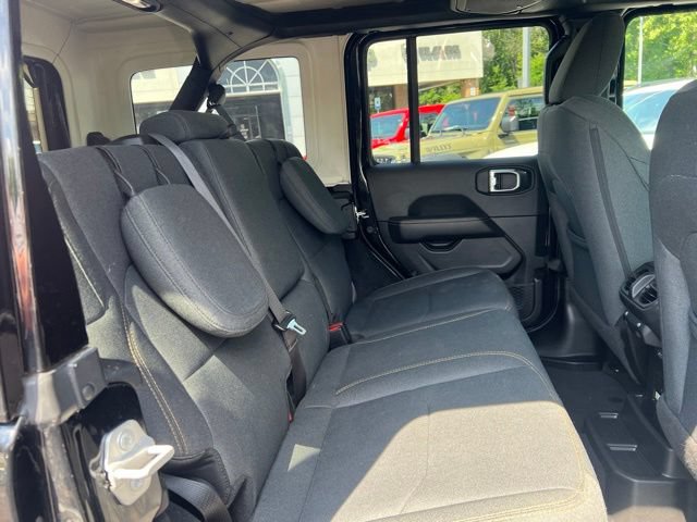 Used 2025 Jeep Wrangler Unlimited Sahara AWD/4WD image 25