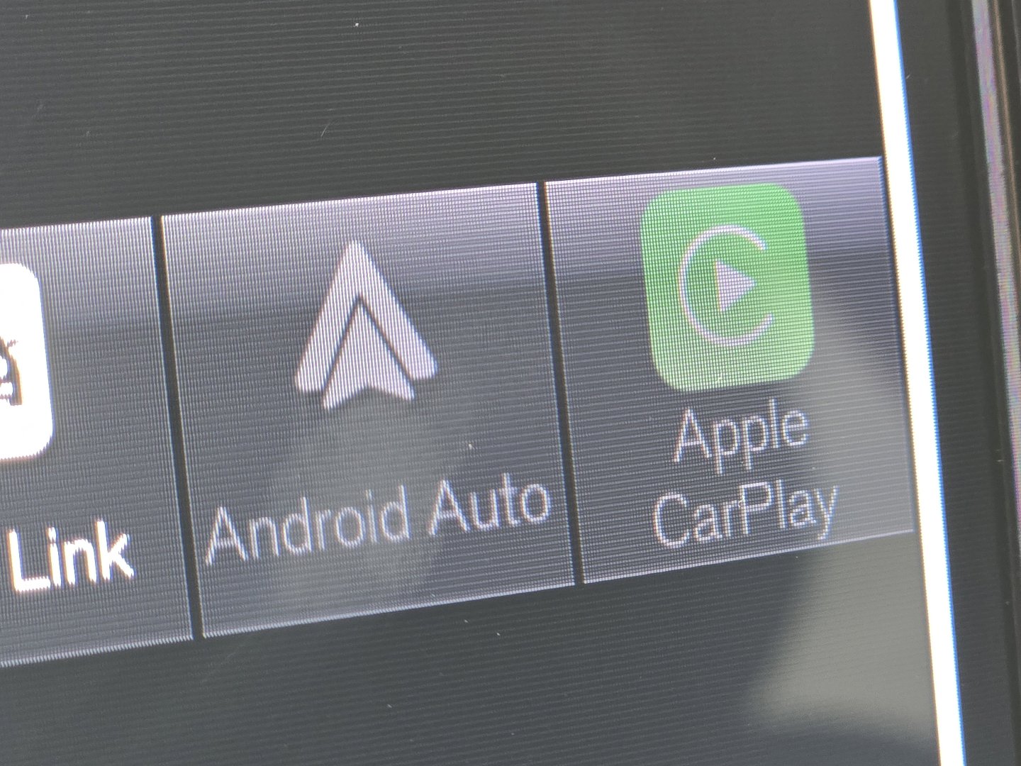 Used 2021 Volvo XC40 T5 Momentum w/ Premium Package image 16