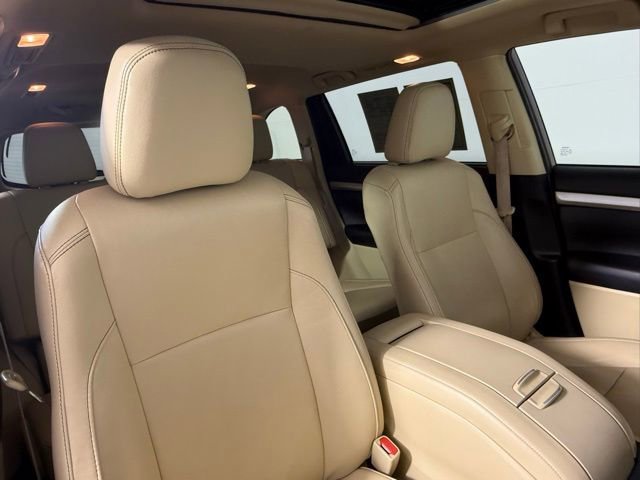 Used 2019 Toyota Highlander XLE FWD image 55