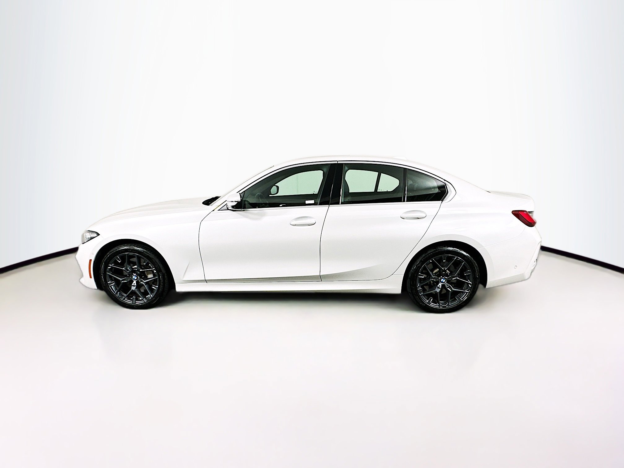 Used 2025 BMW 330i Sedan image 4