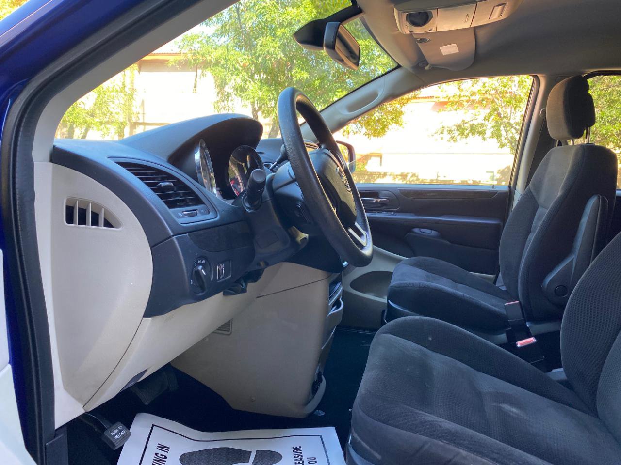 Used 2019 Dodge Grand Caravan SE FWD image 32