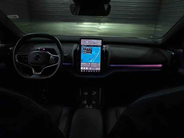 Used 2025 Volvo EX30 Plus image 11