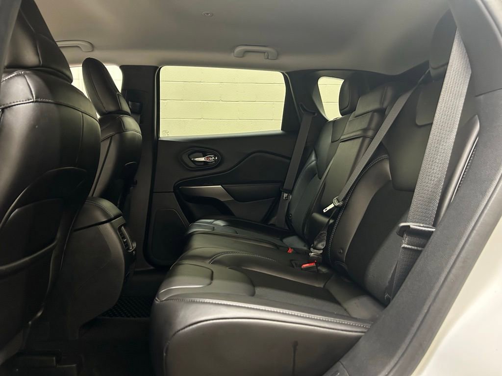 Used 2019 Jeep Cherokee Latitude Plus w/ Cold Weather Group image 8