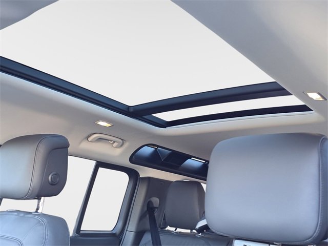 New 2026 Land Rover Defender 110 X-Dynamic SE image 17