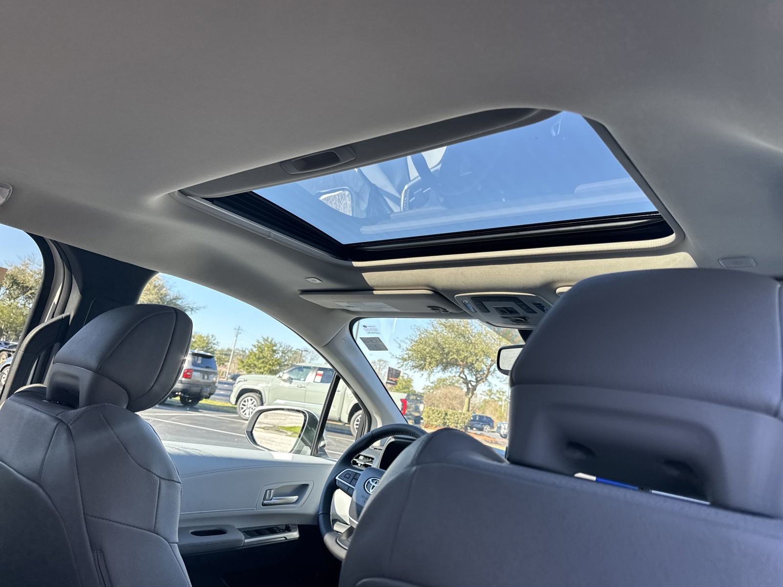 New 2025 Toyota Sienna XLE FWD image 33