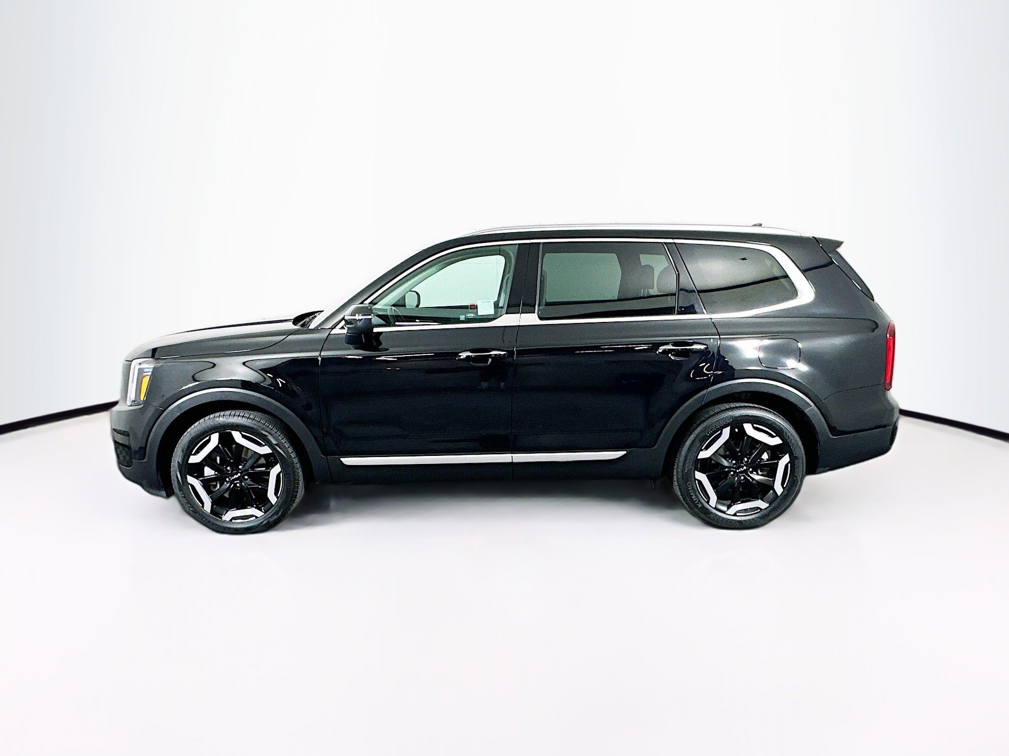 Used 2025 Kia Telluride S AWD/4WD image 4