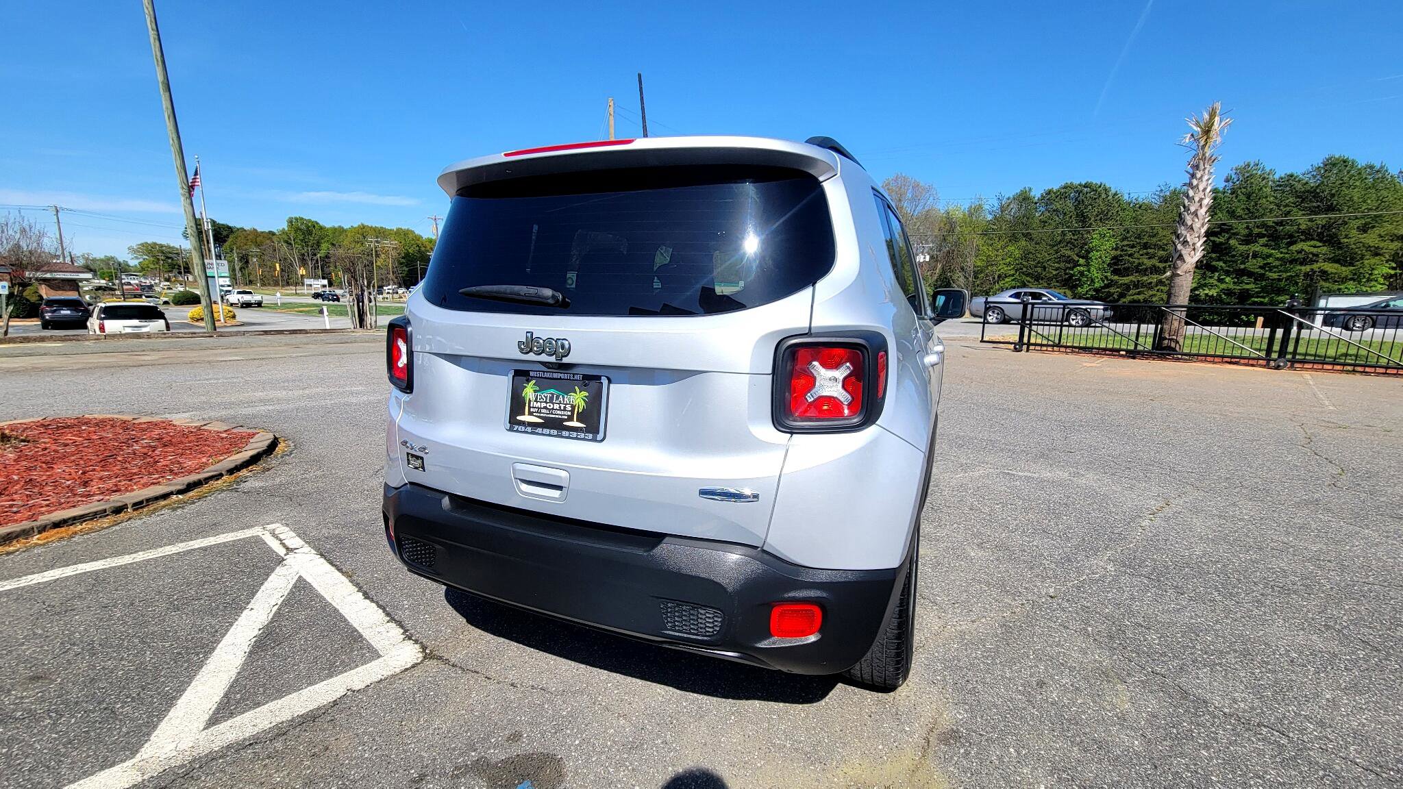 Used 2021 Jeep Renegade Latitude w/ Convenience Group image 13