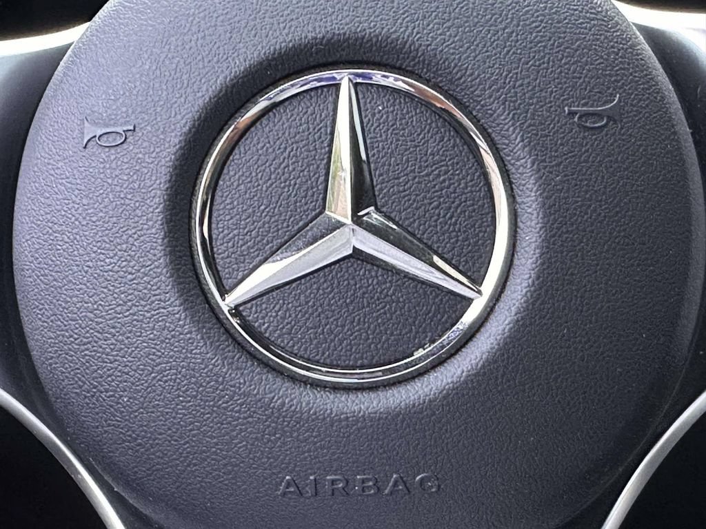 Used 2023 Mercedes-Benz GLB 250 4MATIC image 24