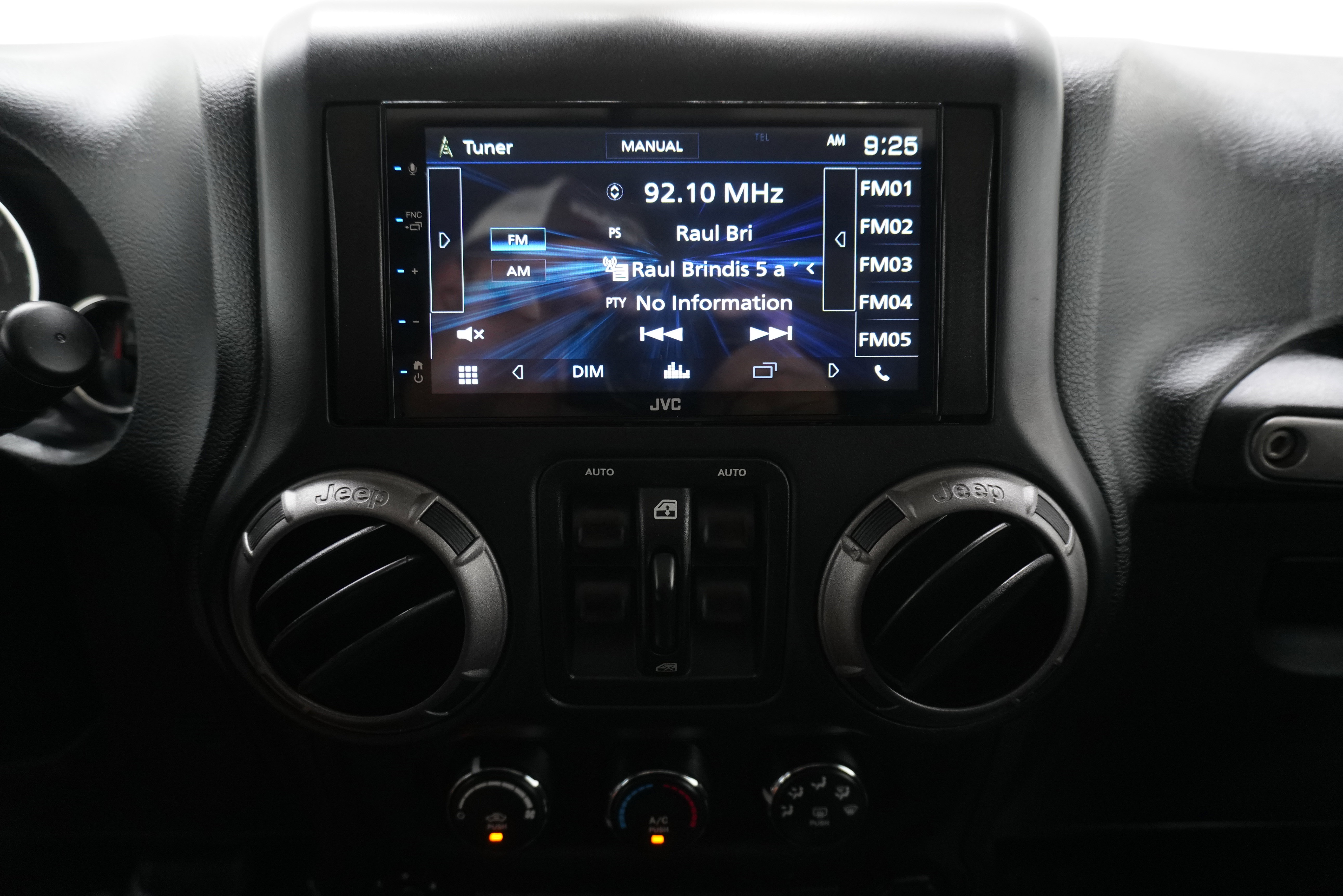 Used 2018 Jeep Wrangler Unlimited Sport S image 18