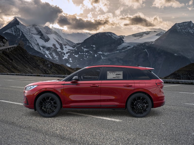 New 2026 Lincoln Corsair Grand Touring w/ Jet Appearance Package image 3