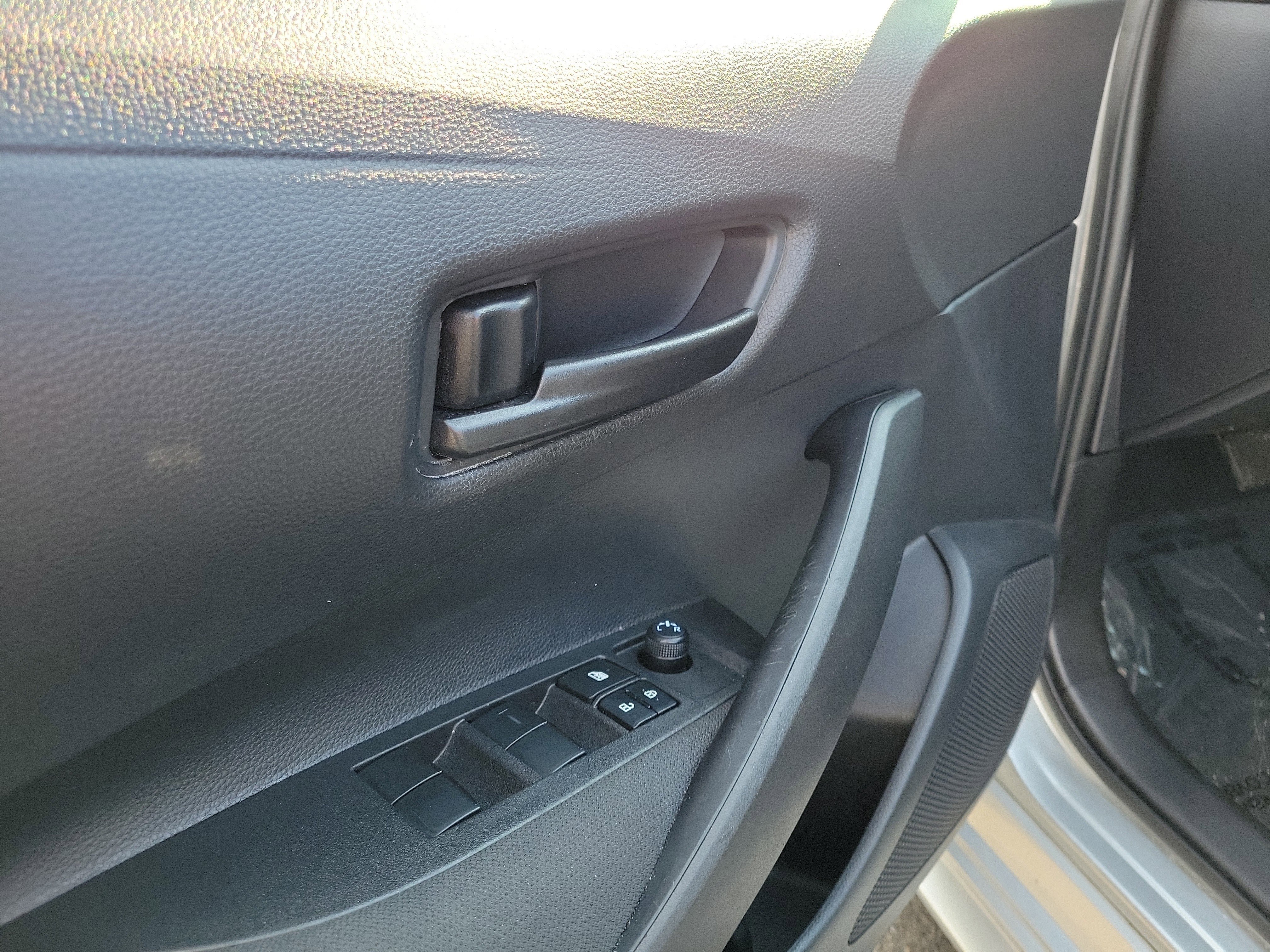 Used 2025 Toyota Corolla LE image 18