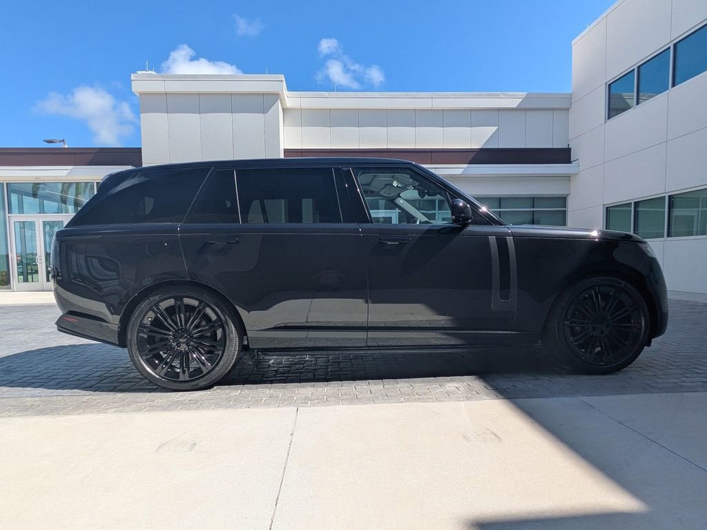 New 2026 Land Rover Range Rover Long Wheelbase SE AWD/4WD image 4