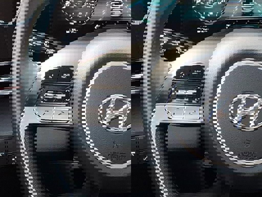 Used 2023 Hyundai Elantra Limited image 11