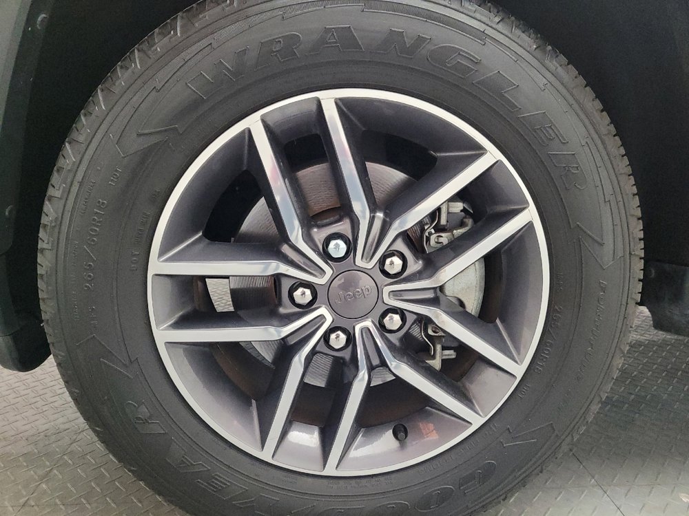 Used 2020 Jeep Grand Cherokee Limited w/ Luxury Group II image 31