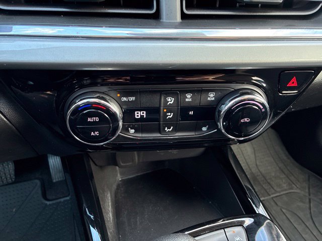 Used 2025 Chevrolet Trax LT w/ LT Convenience Package FWD image 30