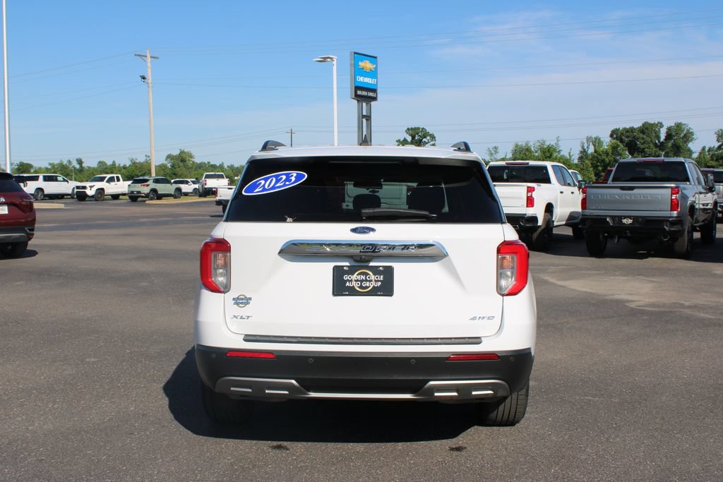 Used 2023 Ford Explorer XLT w/ Equipment Group 202A AWD/4WD image 8