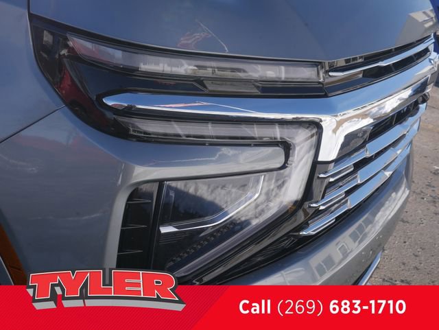 New 2026 Chevrolet Suburban Premier w/ Sun And Tow Package AWD/4WD image 10