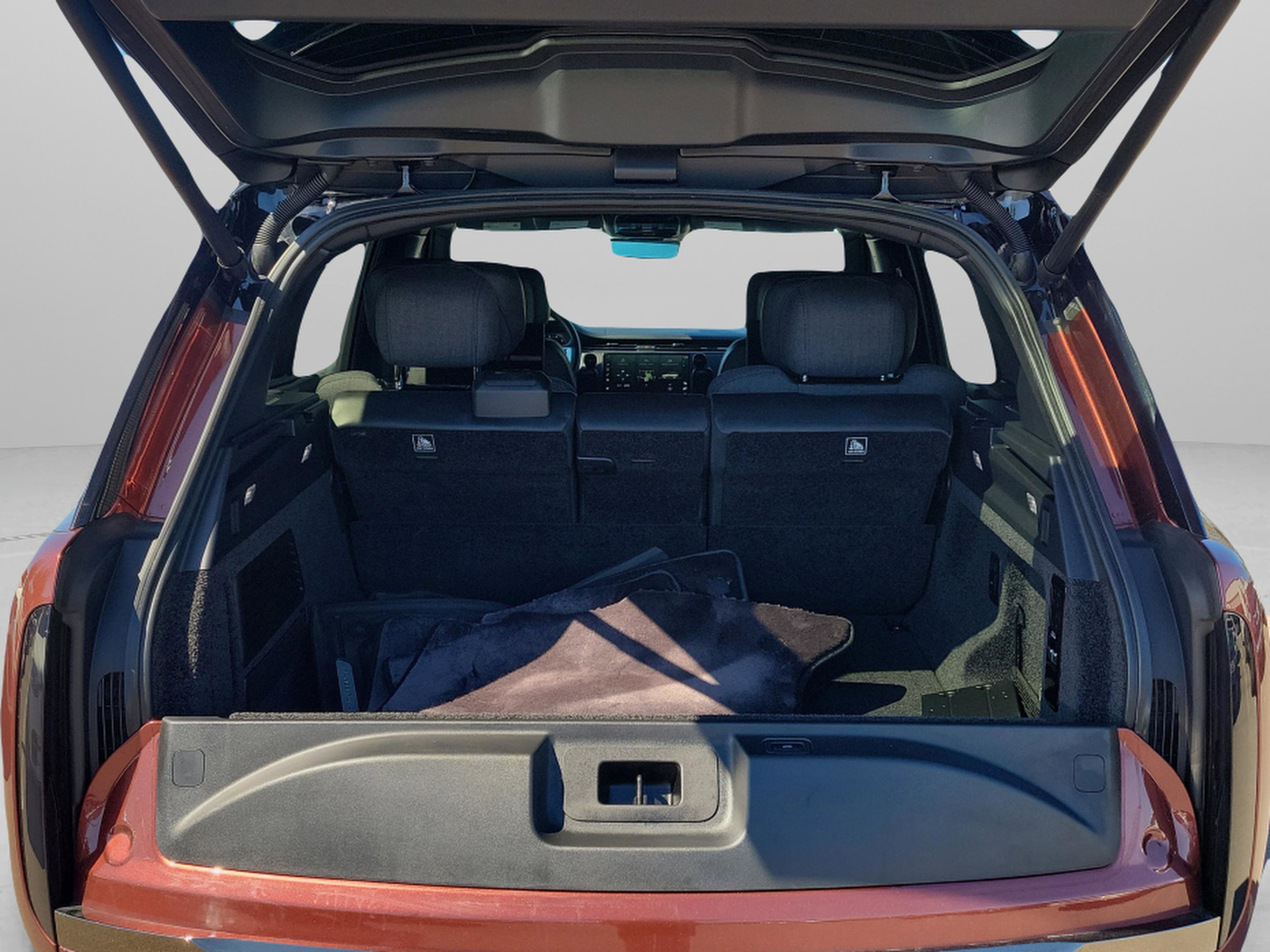 Used 2023 Land Rover Range Rover SV image 9