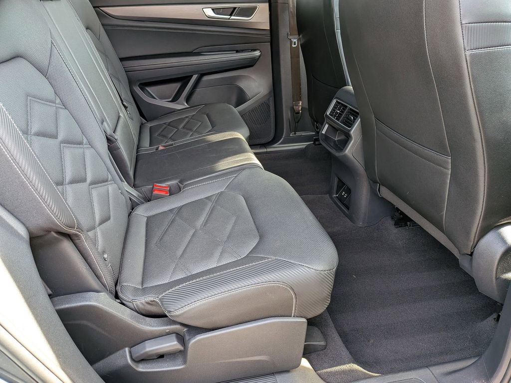 Used 2025 Volkswagen Atlas Cross Sport SE FWD image 27