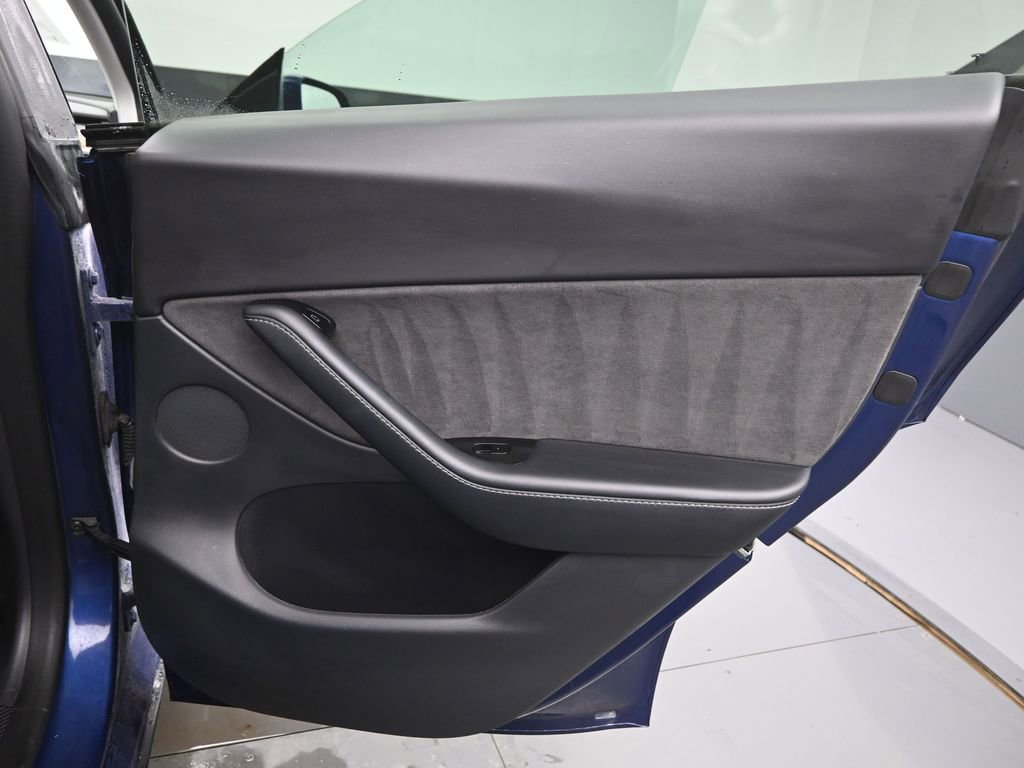 Used 2020 Tesla Model Y Long Range image 16