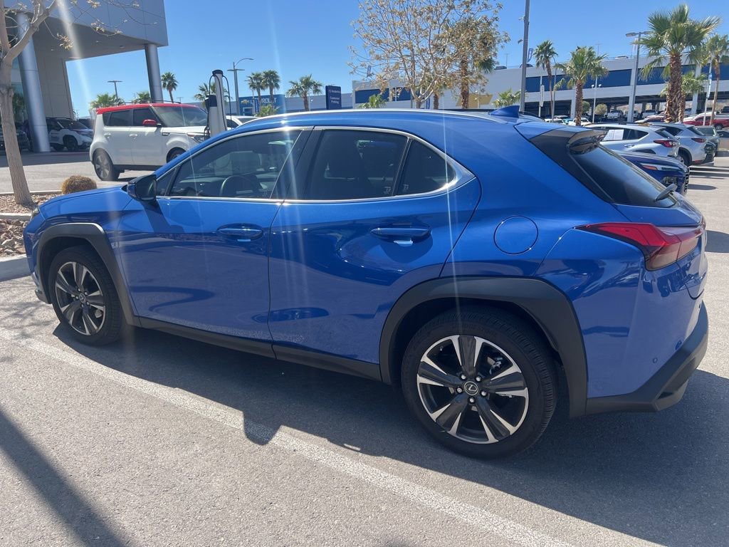 Used 2022 Lexus UX 200 w/ Accessory Package (Z1) image 31