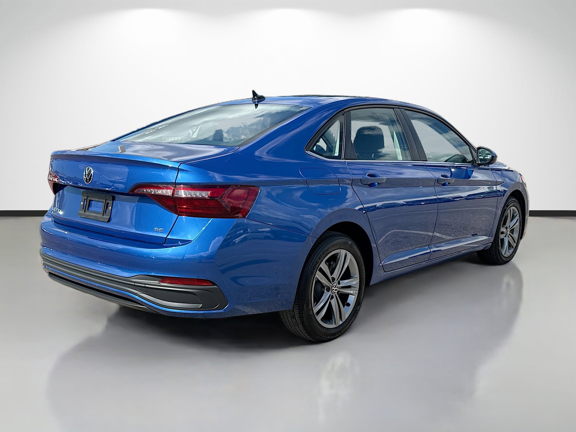 Used 2024 Volkswagen Jetta SE image 3