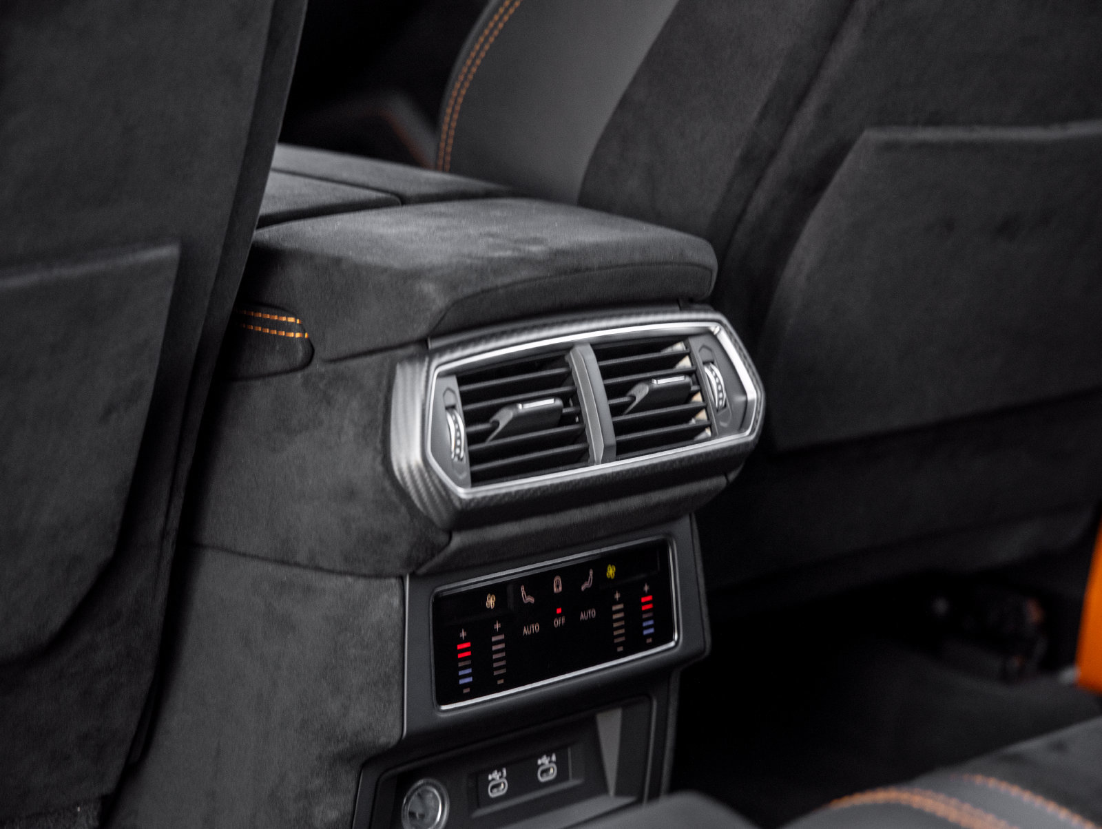 Used 2024 Lamborghini Urus Performante AWD/4WD image 52