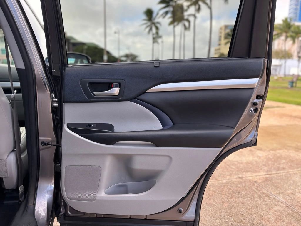 Used 2017 Toyota Highlander XLE image 18