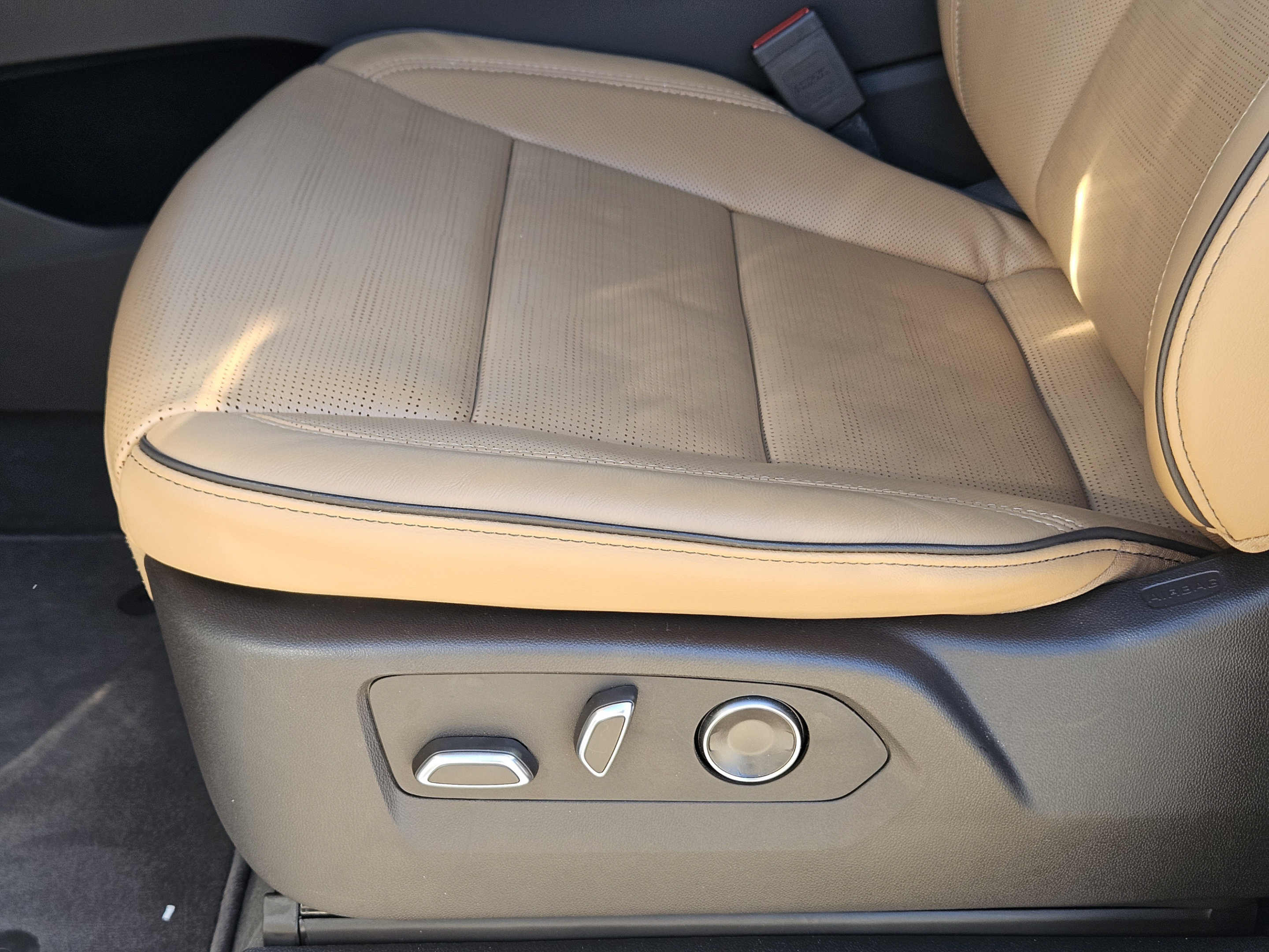 Used 2026 Cadillac Escalade Luxury w/ Touring Package RWD image 17