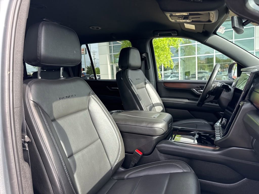 Used 2025 GMC Yukon Denali AWD/4WD image 18