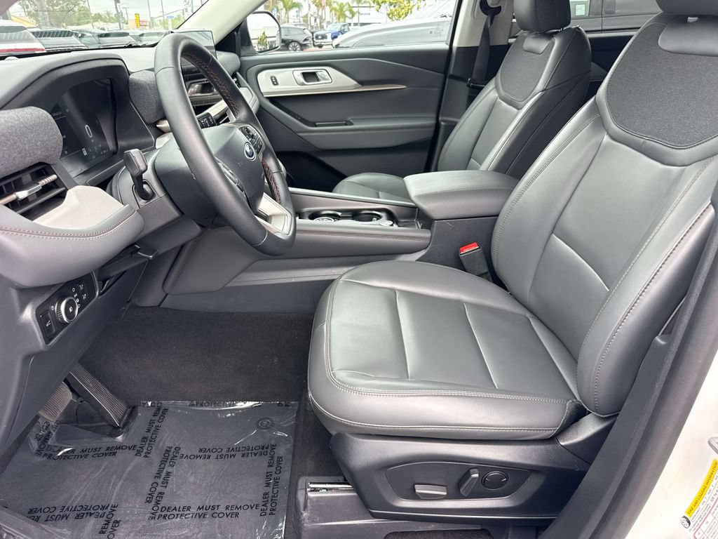 Used 2025 Ford Explorer Active w/ Active Comfort Package RWD image 24