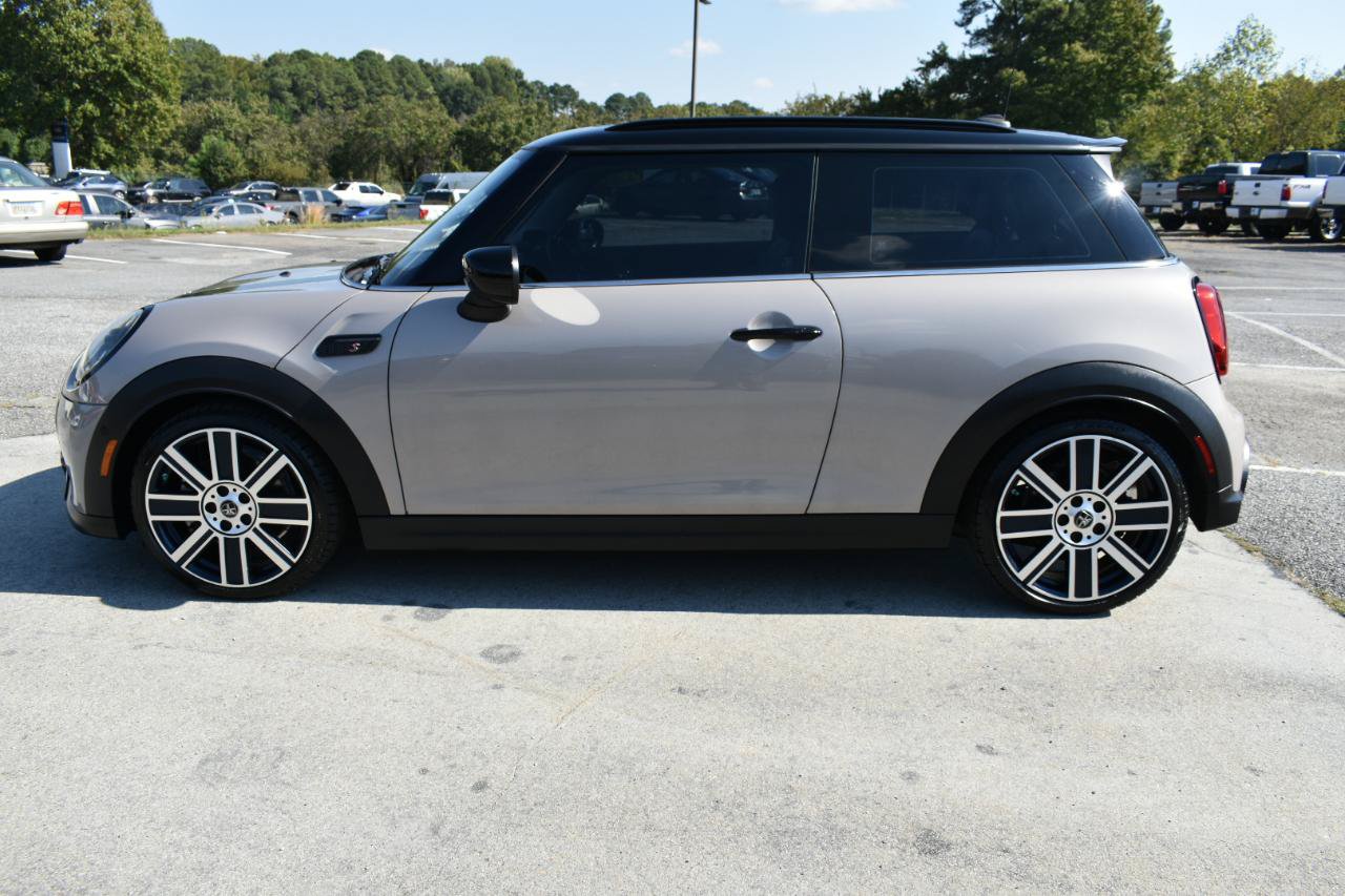 Used 2022 MINI Cooper S w/ Driver Assistance Package FWD image 9