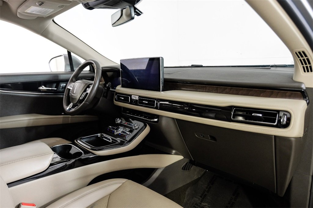 Used 2023 Lincoln Nautilus Reserve image 12