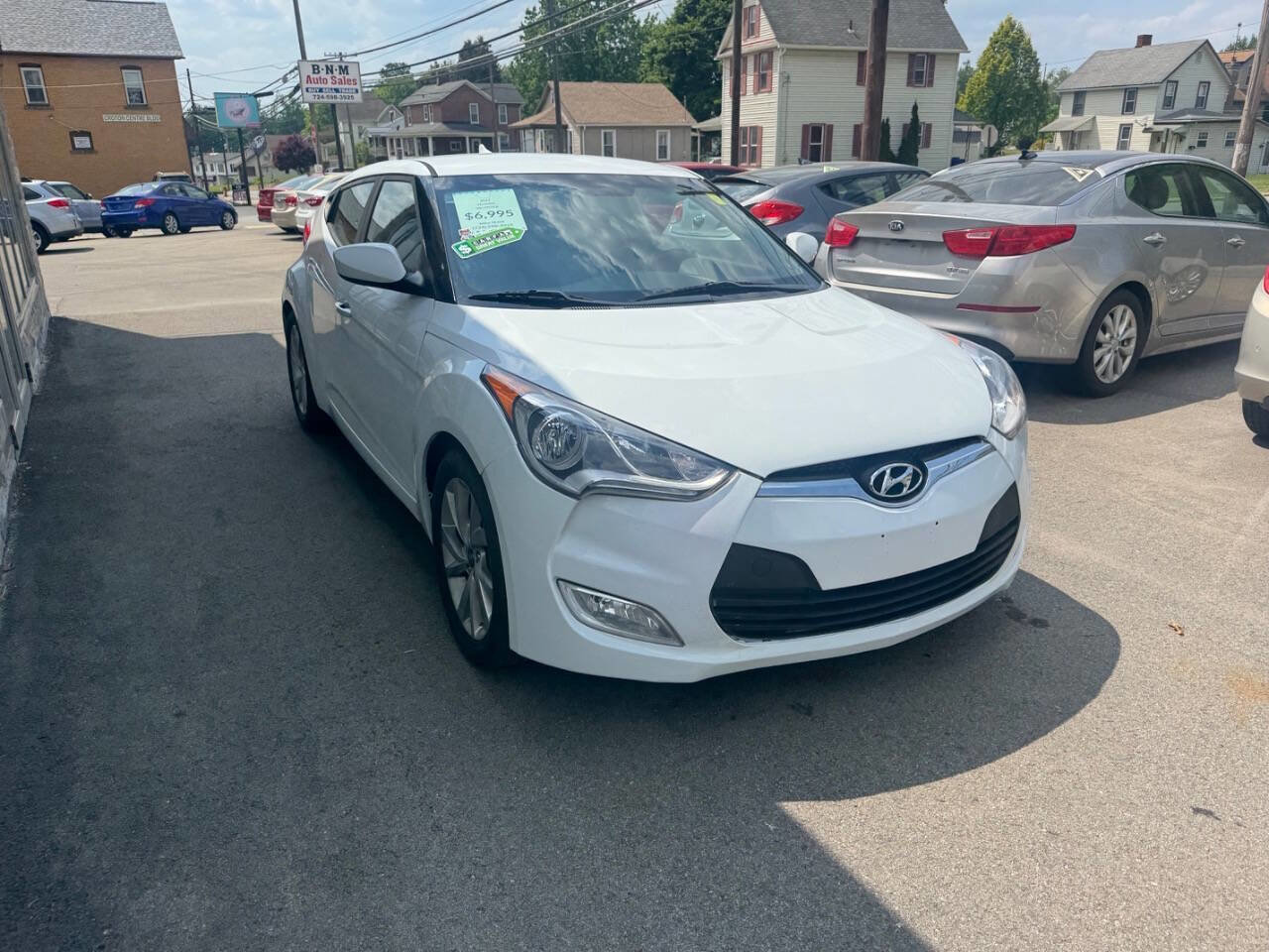 Used 2017 Hyundai Veloster FWD image 6