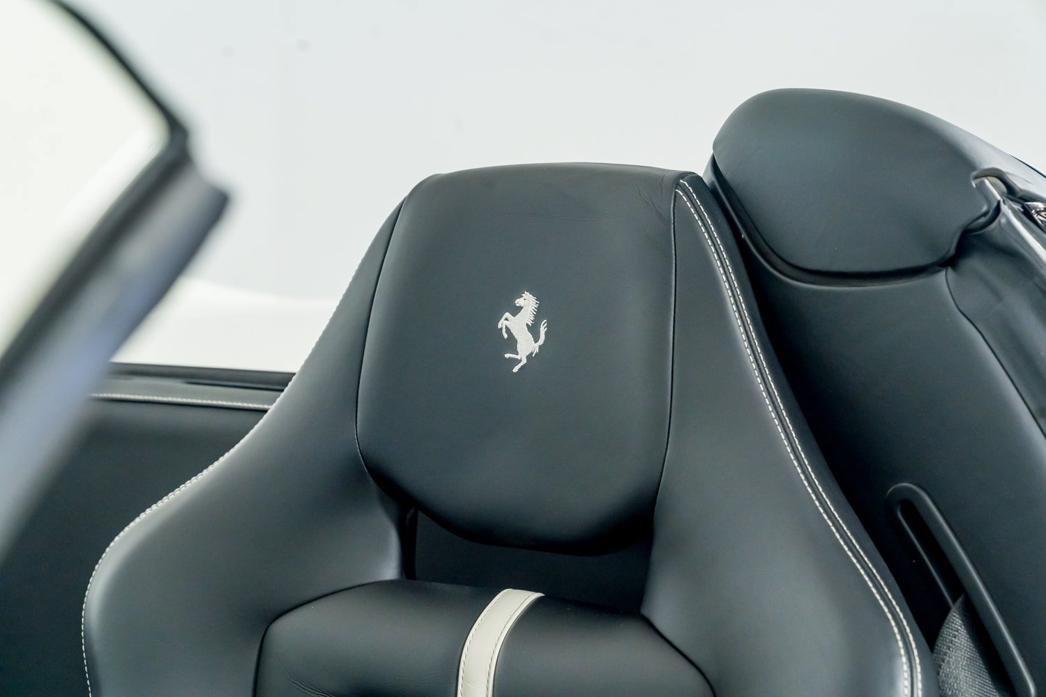 Used 2018 Ferrari 488 Spider RWD image 33