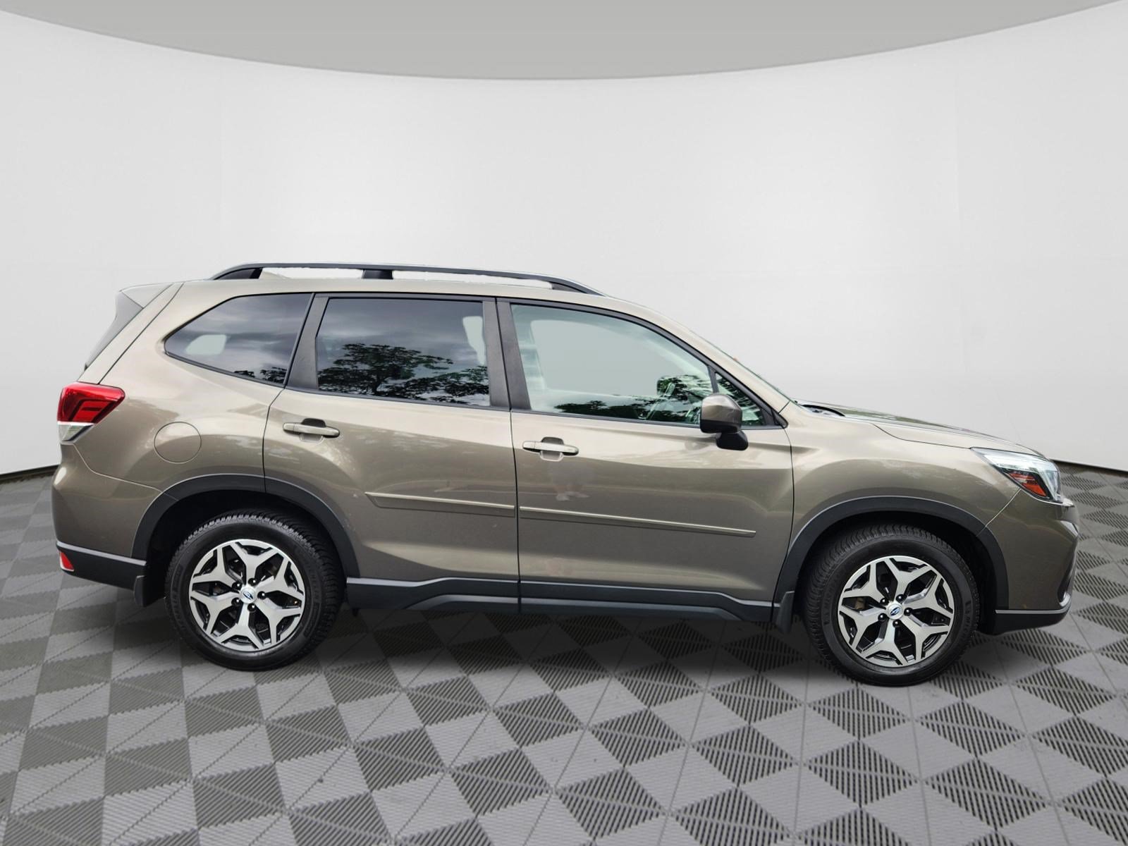 Used 2021 Subaru Forester Premium AWD/4WD image 6